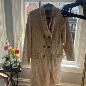 Jones New York Tan Trench Coat with Notched Lapel